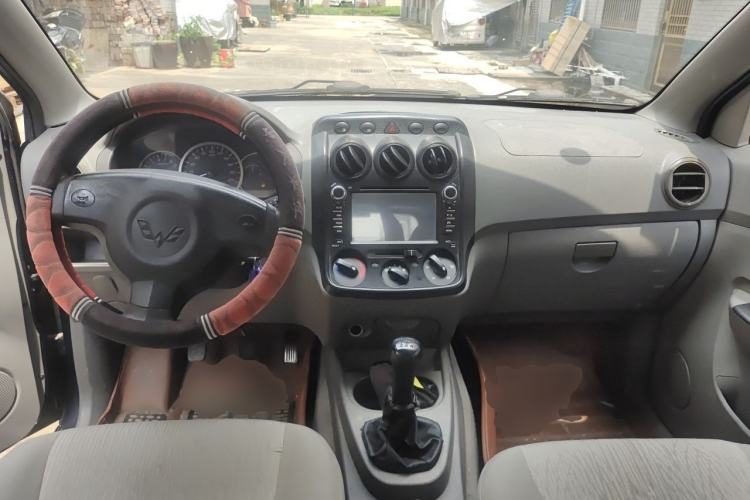Used Wuling Hongguang 2014 1.2L Base Model China IV Center Console