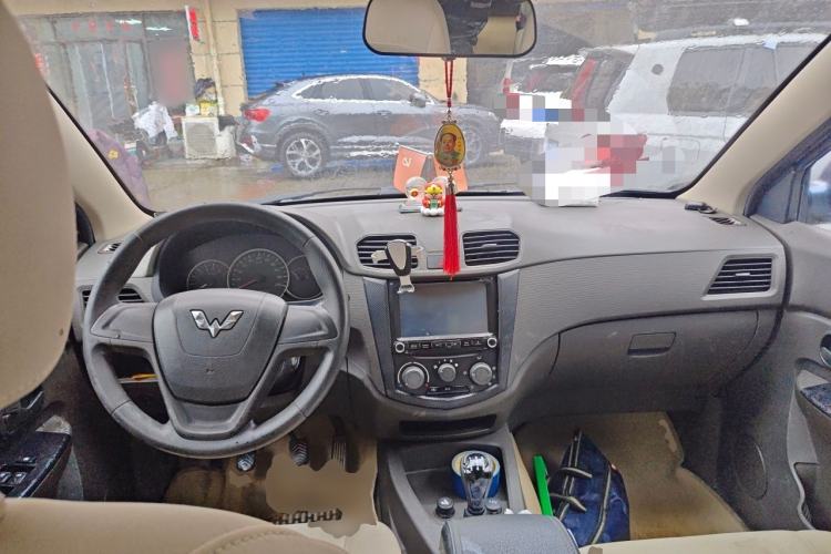 Used Wuling Hongguang 2014 1.5L Base Version Center Console