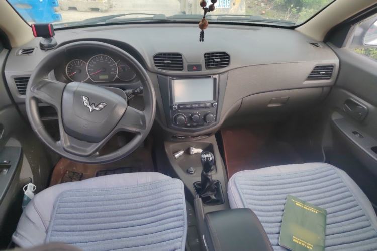 Used Wuling Hongguang 2014 1.5L Base Version Center Console