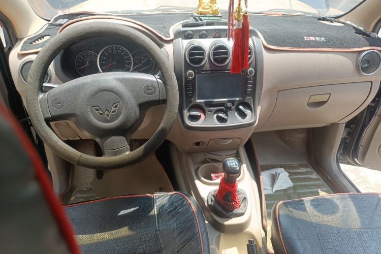 Used Wuling Hongguang 2014 1.2L Standard Model China IV Center Console
