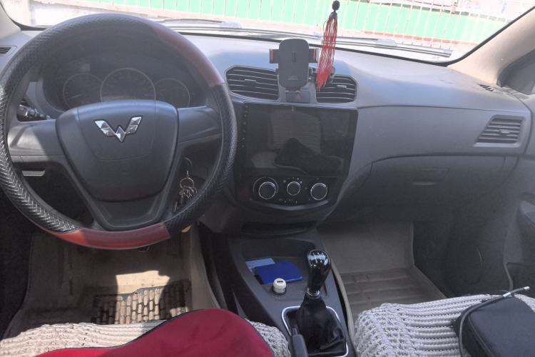 Used Wuling Hongguang 2014 1.5L Standard Version Center Console