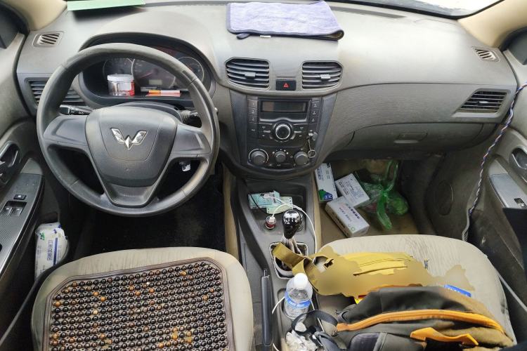 Used Wuling Hongguang 2014 1.5L Base Version Center Console
