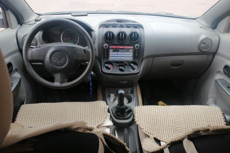 Used Wuling Hongguang 2014 1.5L Base Version Center Console