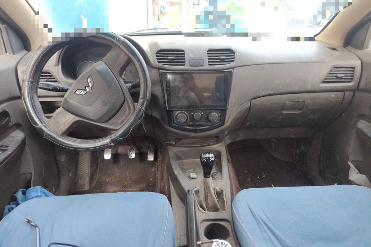 Used Wuling Hongguang 2014 1.2L Standard Model China IV Center Console