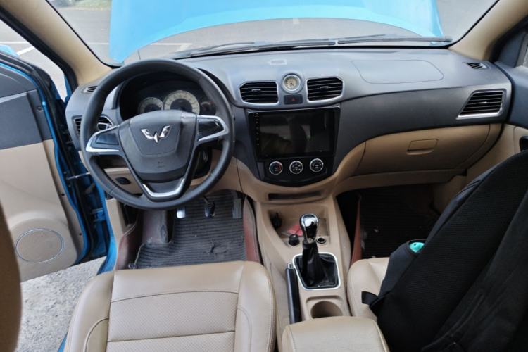 Used Wuling Hongguang 2014 1.2L S Comfort Model China IV Center Console