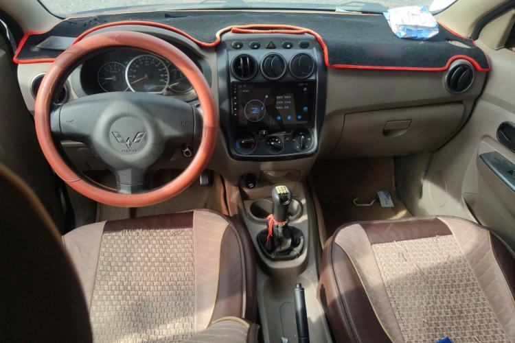Used Wuling Hongguang 2014 1.2L Standard Model China IV Center Console