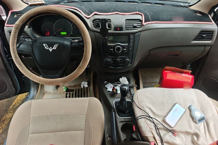 Used Wuling Hongguang 2014 1.5L Standard Version Center Console