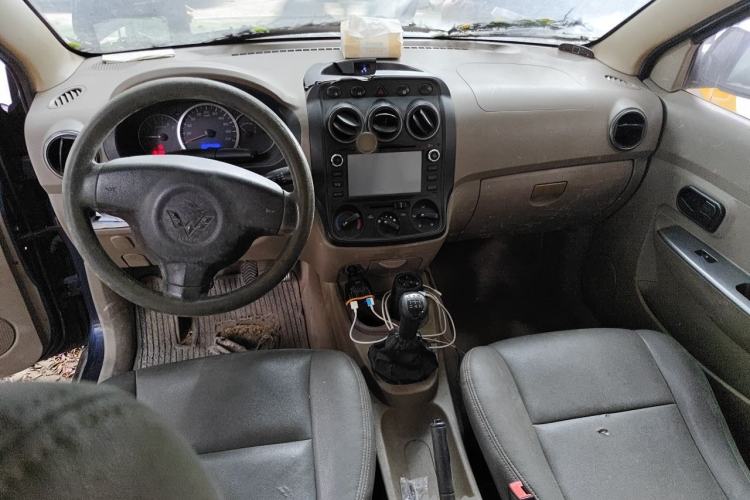 Used Wuling Hongguang 2014 1.2L Standard Model China IV Center Console
