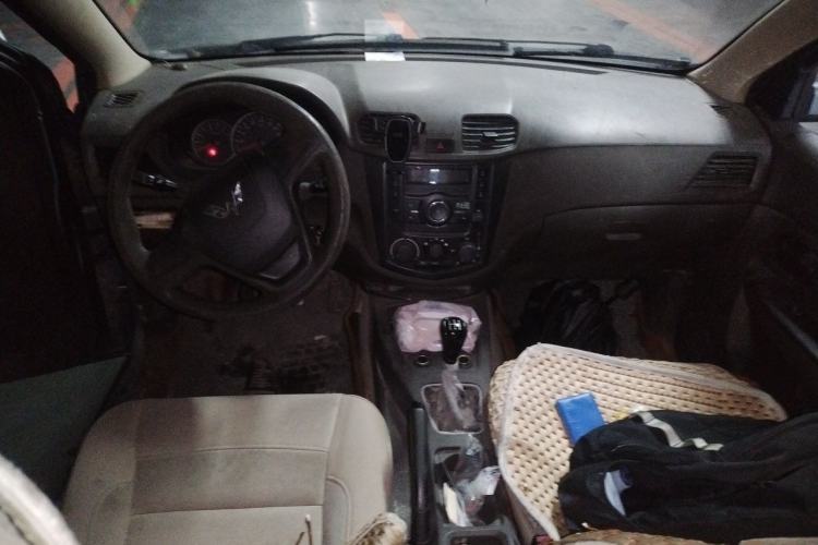 Used Wuling Hongguang 2014 1.2L Standard Model China IV Center Console