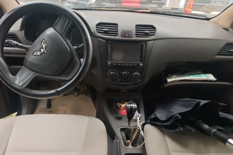 Used Wuling Hongguang 2014 1.5L Base Version Center Console