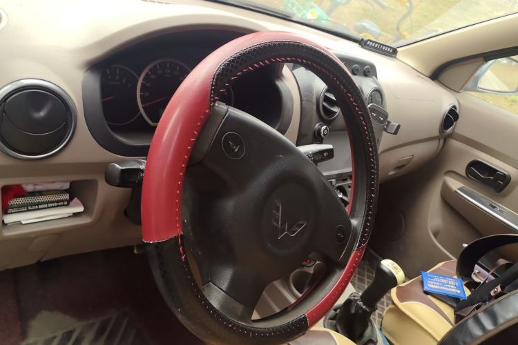 Used Wuling Hongguang 2014 1.2L Standard Model China IV Center Console