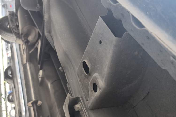 Used Wuling Hongguang 2014 1.5L Standard Version Chassis Front Right
