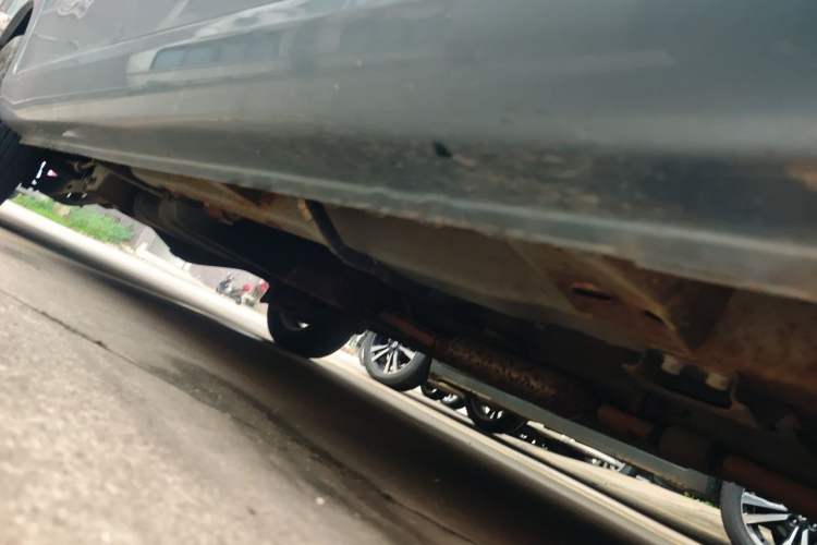 Used Wuling Hongguang 2014 1.5L Standard Version Chassis Front Right