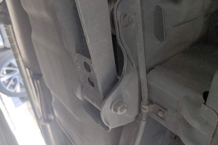 Used Wuling Hongguang 2014 1.5L Standard Version Chassis Rear Right