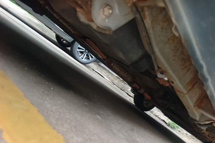 Used Wuling Hongguang 2014 1.5L Standard Version Chassis Rear Right