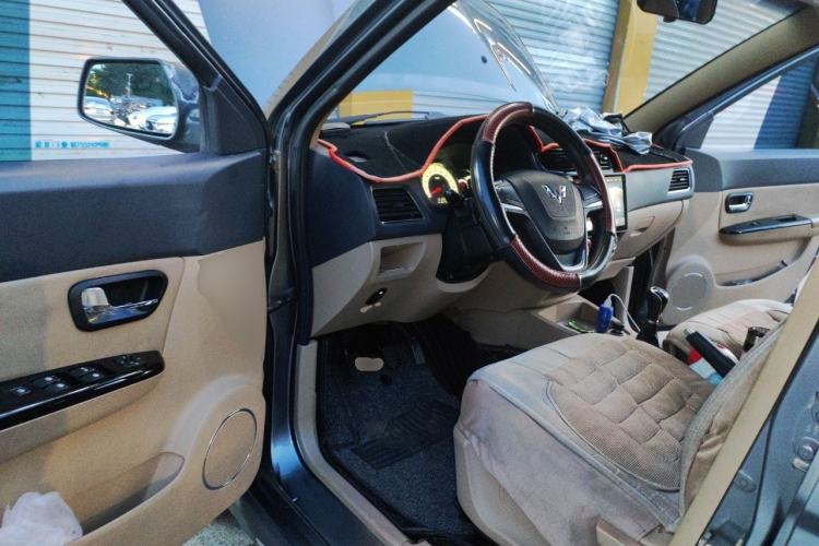 Used Wuling Hongguang 2014 1.5L S Standard Version Driver Seat