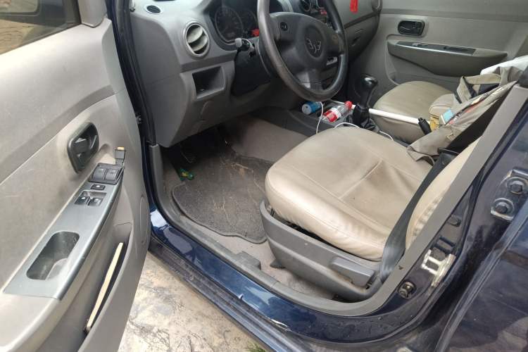 Used Wuling Hongguang 2014 1.2L Base Model China IV Driver Seat