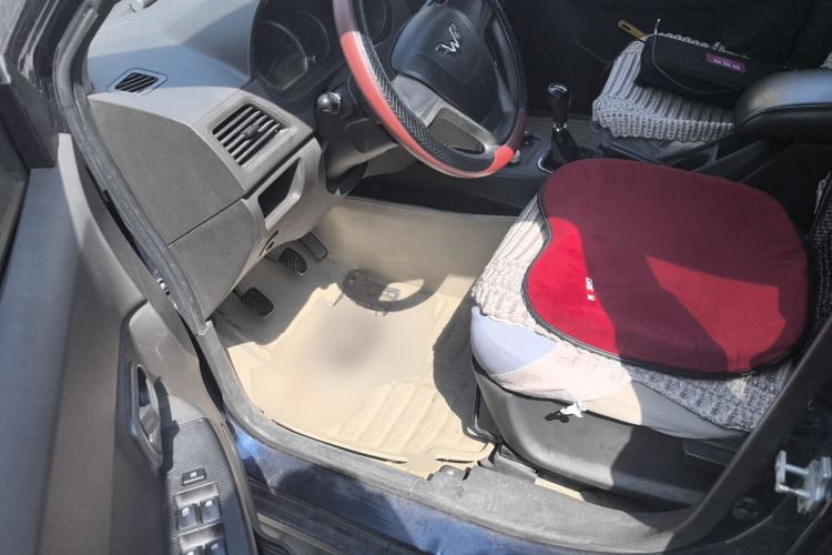 Used Wuling Hongguang 2014 1.5L Standard Version Driver Seat
