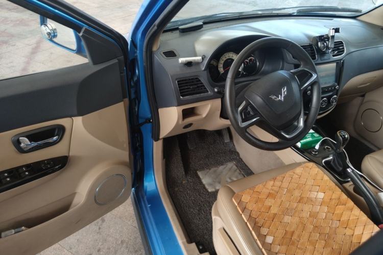 Used Wuling Hongguang 2014 1.5L S Luxury Model Driver Seat