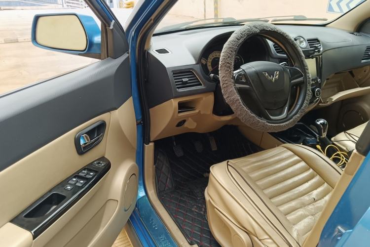 Used Wuling Hongguang 2014 1.5L S Luxury Model Driver Seat