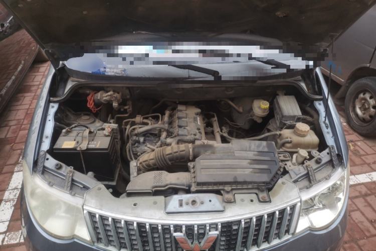 Used Wuling Hongguang 2014 1.5L Base Version Engine Bay