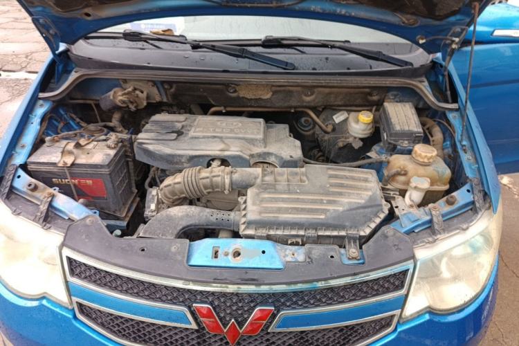 Used Wuling Hongguang 2014 1.5L S Luxury Model Engine Bay