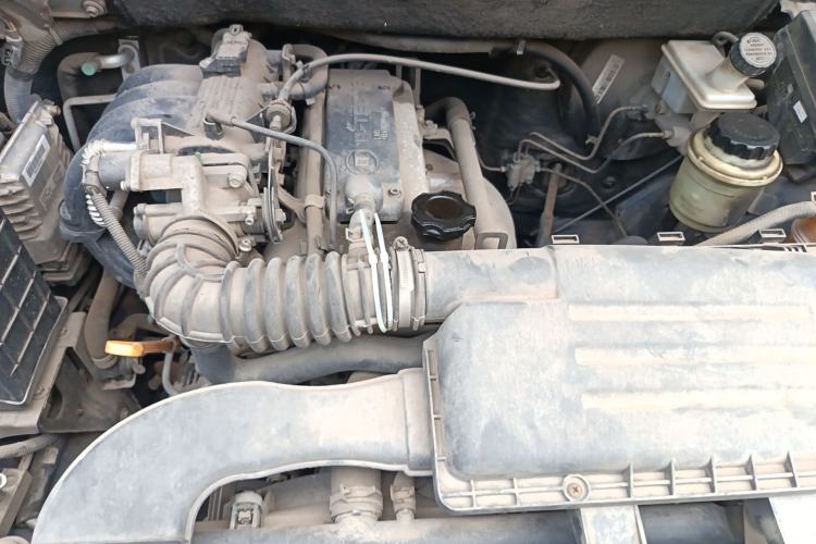 Used Wuling Hongguang 2014 1.2L Standard Model China IV Engine Bay