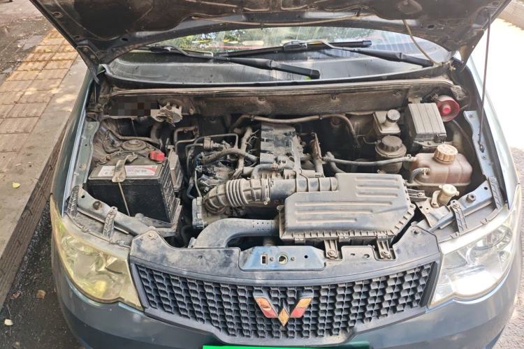 Used Wuling Hongguang 2014 1.5L Standard Version Engine Bay