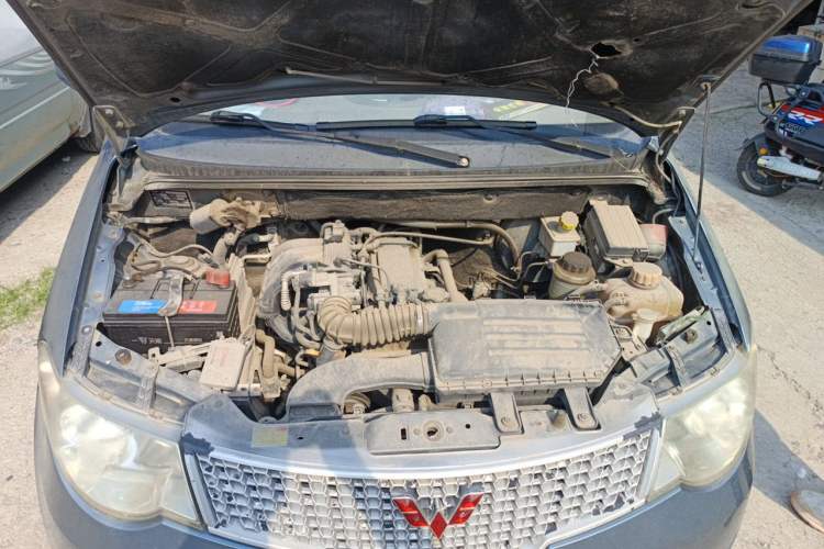 Used Wuling Hongguang 2014 1.2L Standard Model China IV Engine Bay