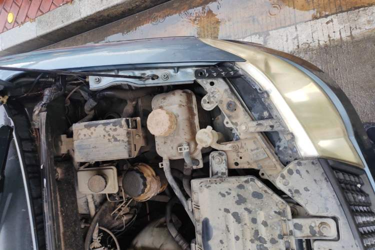 Used Wuling Hongguang 2014 1.2L Standard Model China IV Engine Bay Left