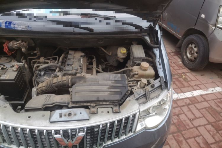 Used Wuling Hongguang 2014 1.5L Base Version Engine Bay Left