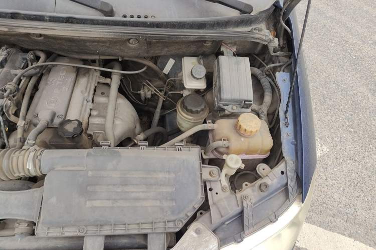 Used Wuling Hongguang 2014 1.2L Base Model China IV Engine Bay Left