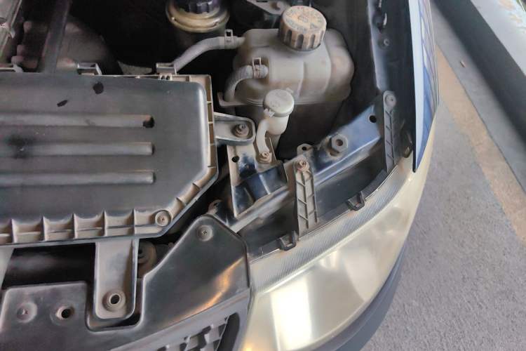 Used Wuling Hongguang 2014 1.2L Base Model China IV Engine Bay Left