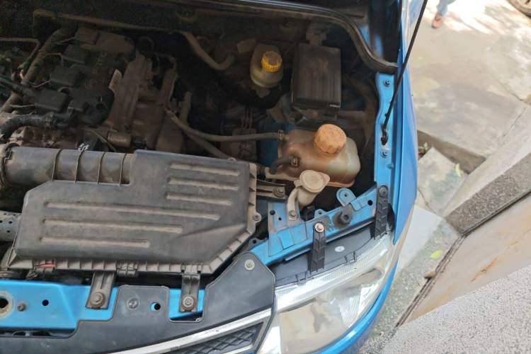 Used Wuling Hongguang 2014 1.5L S Comfort Model Engine Bay Left