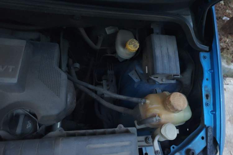 Used Wuling Hongguang 2014 1.5L S Comfort Model Engine Bay Left