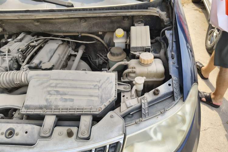 Used Wuling Hongguang 2014 1.2L Standard Model China IV Engine Bay Left