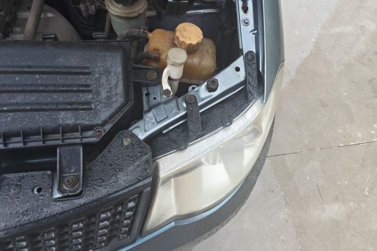Used Wuling Hongguang 2014 1.2L Base Model China IV Engine Bay Left