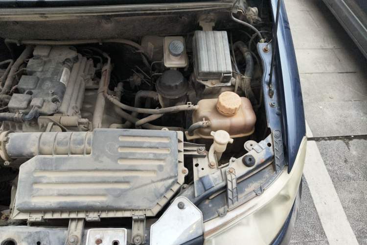 Used Wuling Hongguang 2014 1.5L Base Version Engine Bay Left
