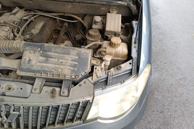 Used Wuling Hongguang 2014 1.2L S Standard Version China IV Standard Engine Bay Left