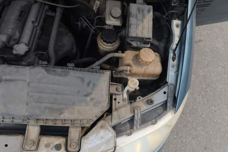Used Wuling Hongguang 2014 1.2L S Standard Version China IV Standard Engine Bay Left