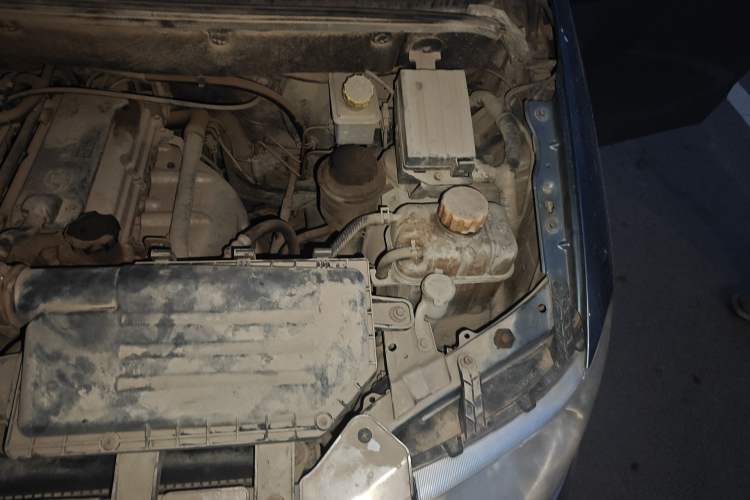 Used Wuling Hongguang 2014 1.2L Standard Model China IV Engine Bay Left