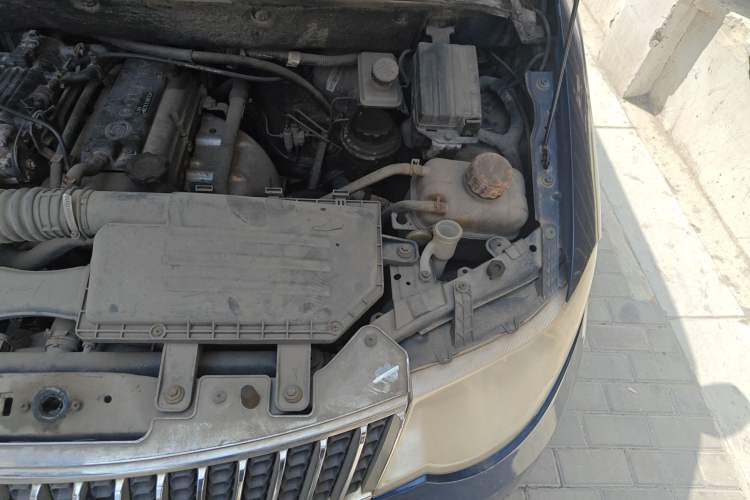 Used Wuling Hongguang 2014 1.2L Standard Model China IV Engine Bay Left