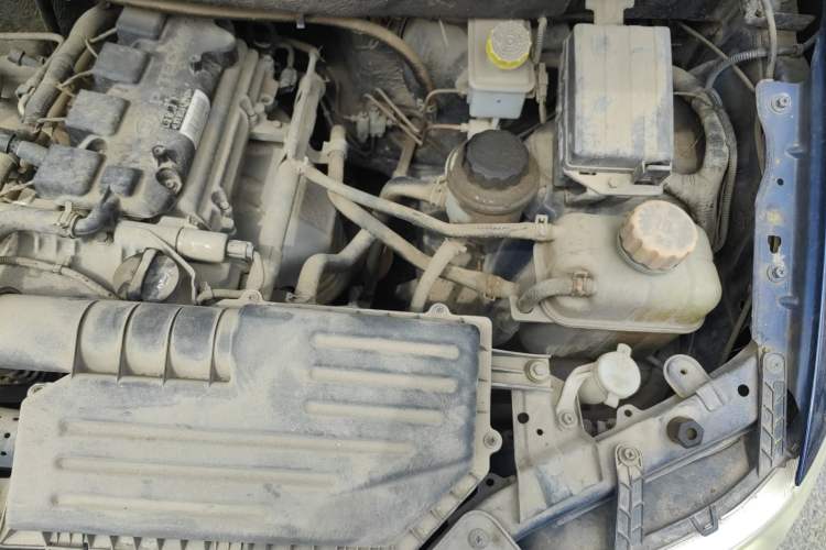 Used Wuling Hongguang 2014 1.5L Base Version Engine Bay Left