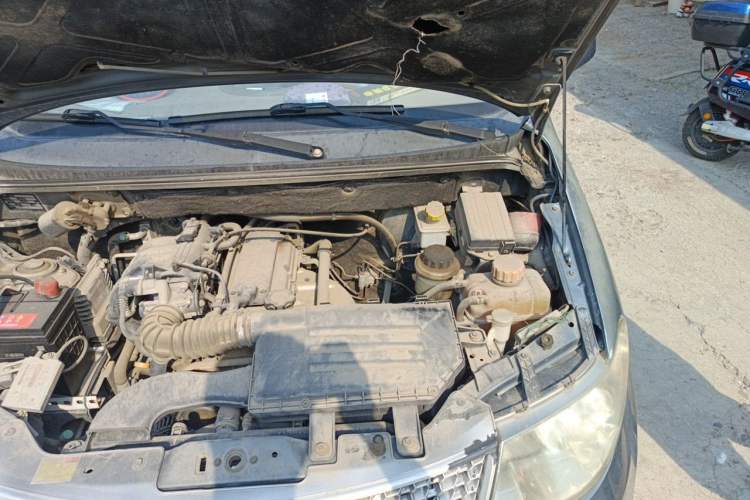 Used Wuling Hongguang 2014 1.2L Standard Model China IV Engine Bay Left