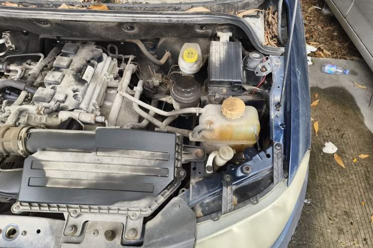 Used Wuling Hongguang 2014 1.5L Base Version Engine Bay Left