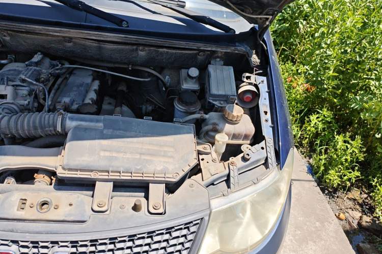 Used Wuling Hongguang 2014 1.2L Base Model China IV Engine Bay Left