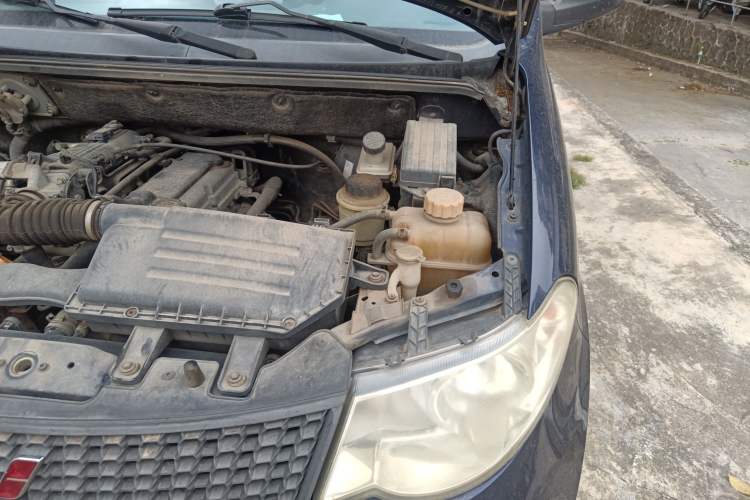 Used Wuling Hongguang 2014 1.2L Base Model China IV Engine Bay Left