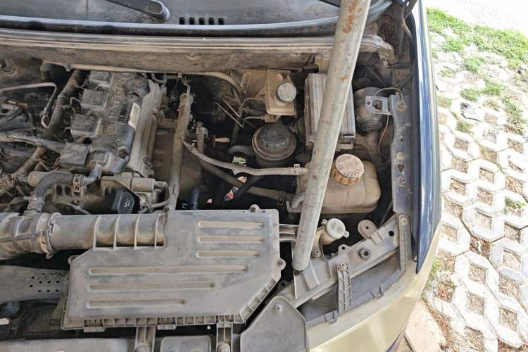 Used Wuling Hongguang 2014 1.5L Base Version Engine Bay Left