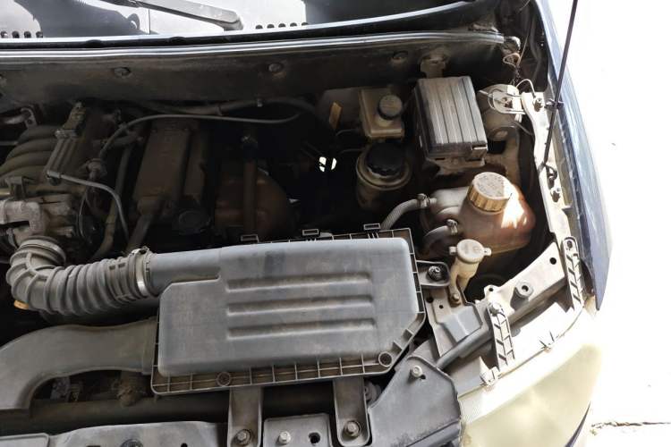 Used Wuling Hongguang 2014 1.2L Base Model China IV Engine Bay Left