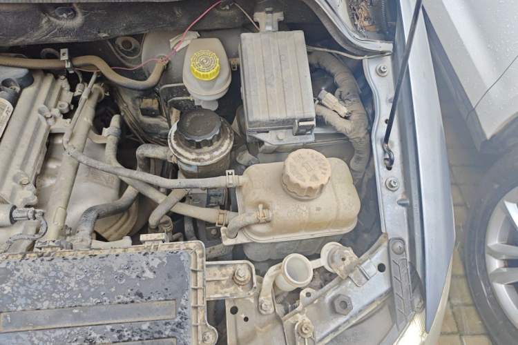 Used Wuling Hongguang 2014 1.5L Base Version Engine Bay Left